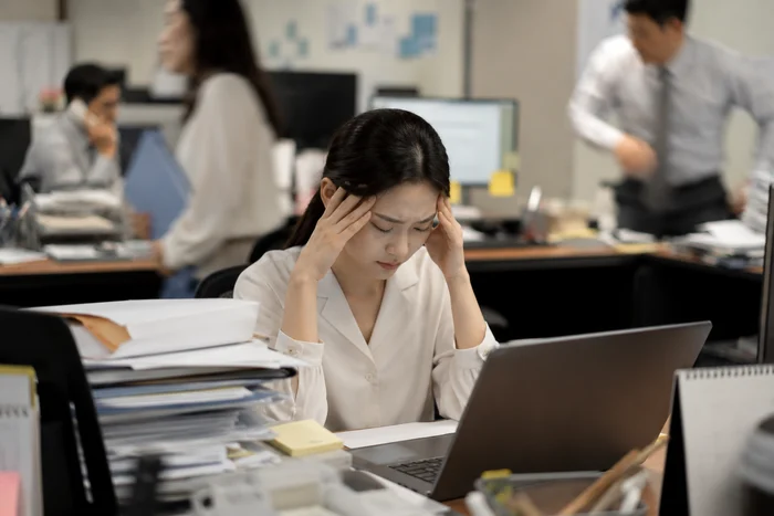 HSP가 쉽게 지치는 이유를 설명하는 일러스트