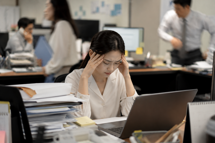 HSP가 쉽게 지치는 이유를 설명하는 일러스트