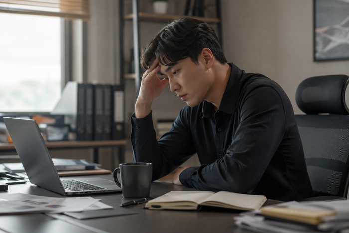 무기력과 불안이 반복될 때 뇌의 긴장 상태와 생활 리듬을 살펴보는 이미지